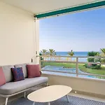 Apartment Modern Beachfront 2-bedroom