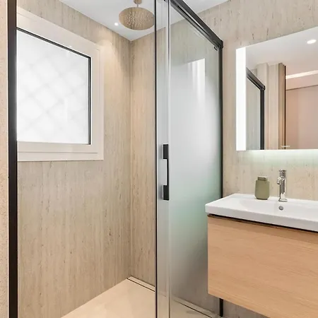 Modern Beachfront 2-bedroom * Marbellac