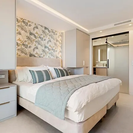 Modern Beachfront 2-bedroom Lägenhet *