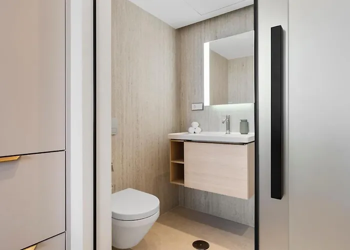 Modern Beachfront 2-bedroom マルベーリャ