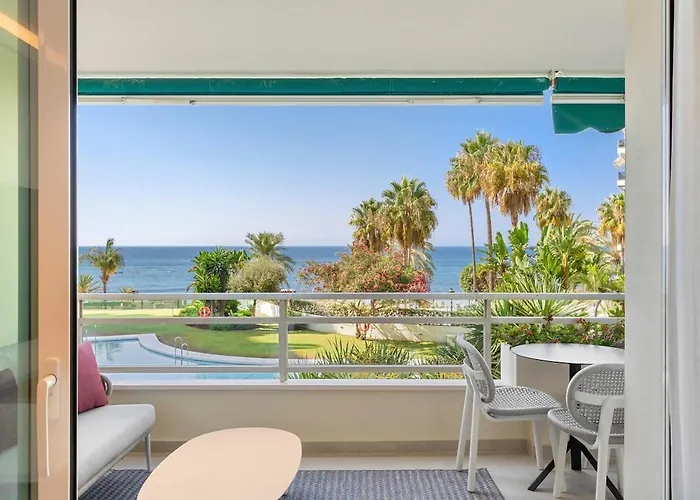 Modern Beachfront 2-bedroom