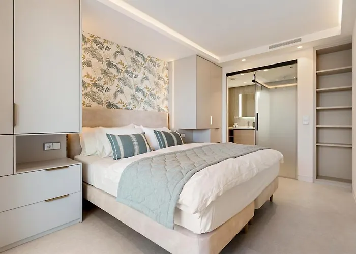 Modern Beachfront 2-bedroom Lägenhet *
