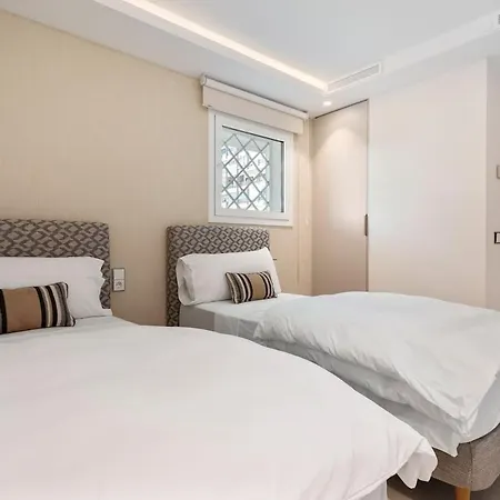 Lejlighed Modern Beachfront 2-bedroom *